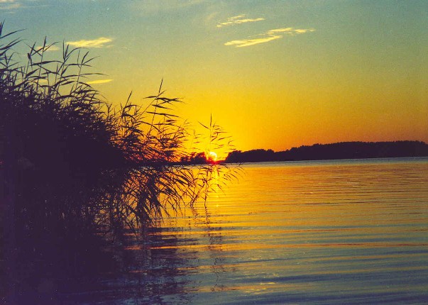 Vyborg_islands_sunset1_f.jpg (297907 bytes)
